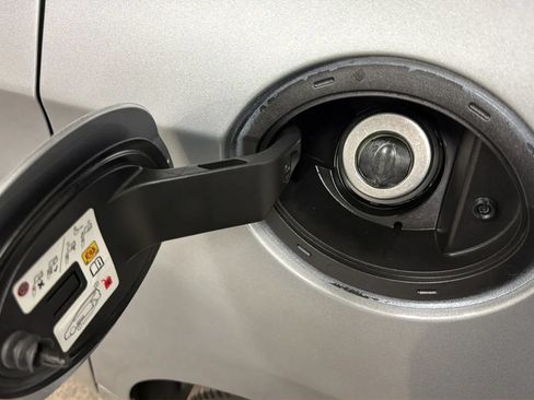 Used 2020 Chrysler Pacifica Touring-L FWD image 28