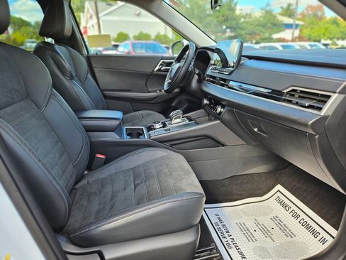 Used 2023 Mitsubishi Outlander SE image 11