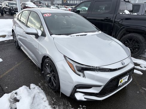Used 2023 Toyota Corolla SE image 2