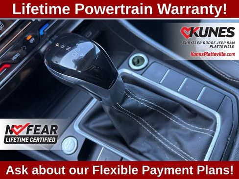 Used 2025 Volkswagen Jetta SE w/ Sunroof Package FWD image 19