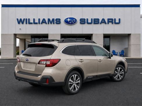 Used 2018 Subaru Outback 2.5i Limited AWD/4WD image 4
