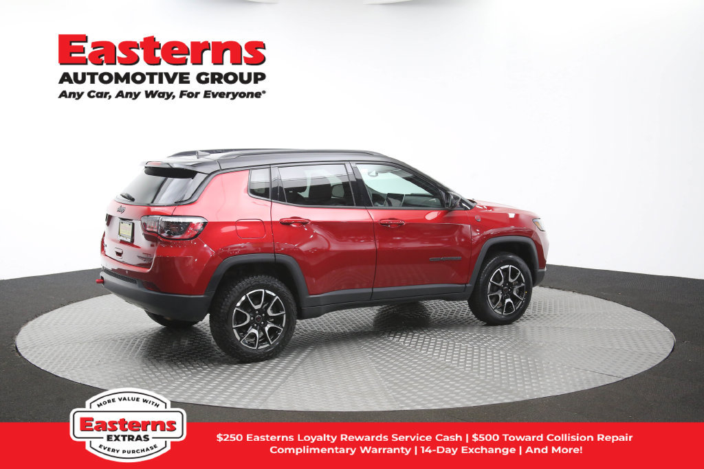 Used 2025 Jeep Compass Trailhawk AWD/4WD image 44