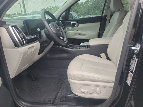 Used 2025 Kia Sorento S FWD image 18