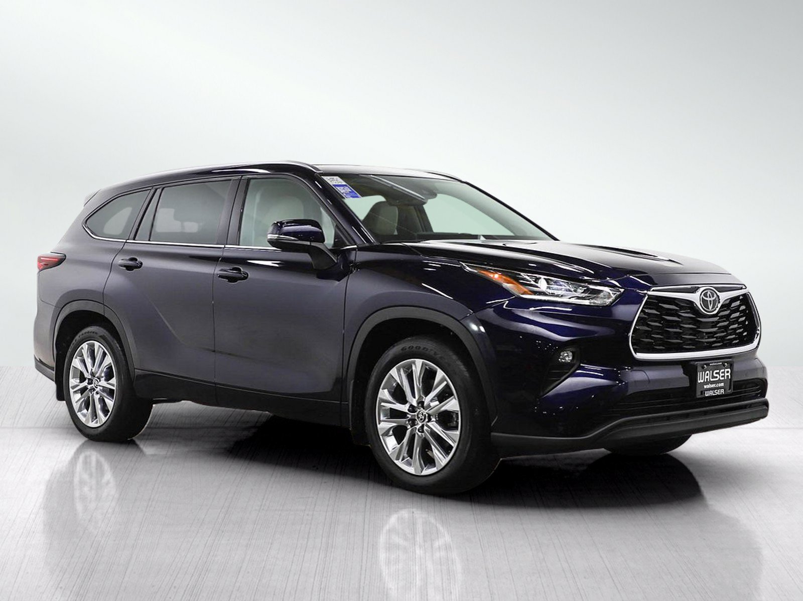 Used 2025 Toyota Highlander Limited AWD/4WD image 7