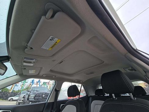 Used 2023 Hyundai Venue SEL w/ Cargo Package FWD image 5