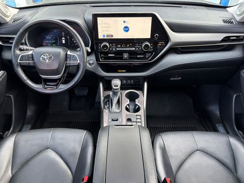 Used 2023 Toyota Highlander Limited image 3