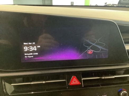 Certified 2025 Kia Niro EX FWD image 8