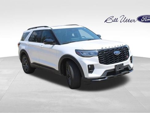 Used 2025 Ford Explorer ST AWD/4WD image 3