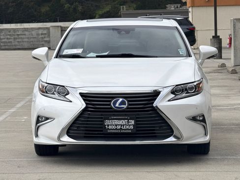 Used 2018 Lexus ES 300h w/ Luxury Package FWD image 4