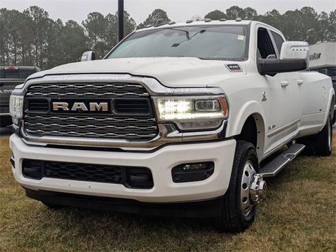 Used 2024 RAM 3500 Limited image 4