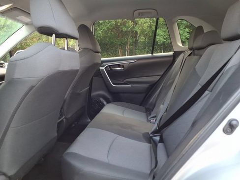 Used 2025 Toyota RAV4 XLE FWD image 19