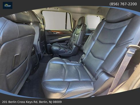Used 2019 Cadillac Escalade Luxury AWD/4WD image 24