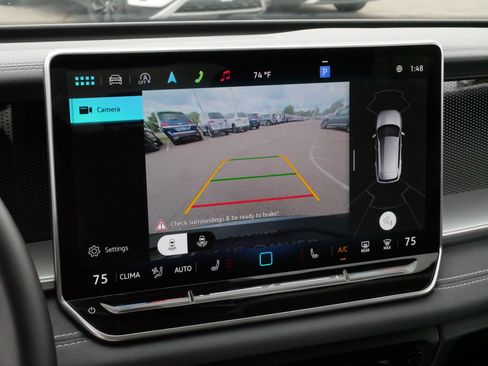 Used 2025 Volkswagen Tiguan SE w/ Panoramic Sunroof Package AWD/4WD image 29
