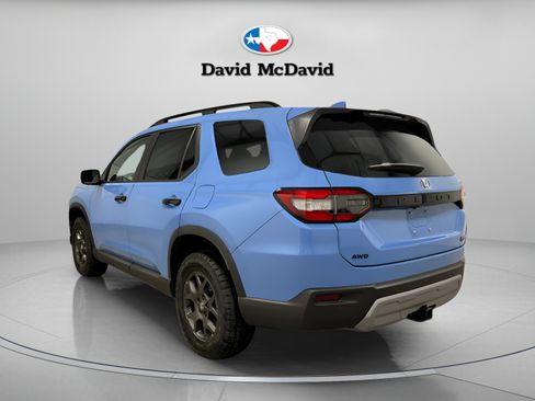 Used 2025 Honda Pilot TrailSport image 4