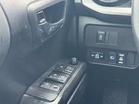 Used 2021 Toyota Tacoma TRD Off-Road w/ Technology Package AWD/4WD image 12