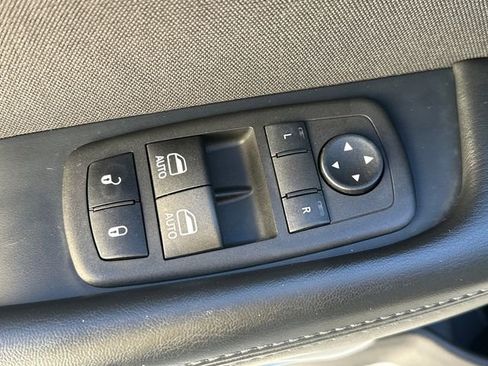 Used 2022 Dodge Challenger SXT image 16