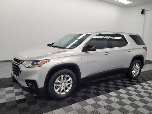 Used 2021 Chevrolet Traverse LS FWD image 2