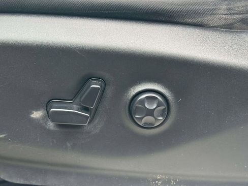 Used 2020 Chrysler Pacifica Touring-L image 17