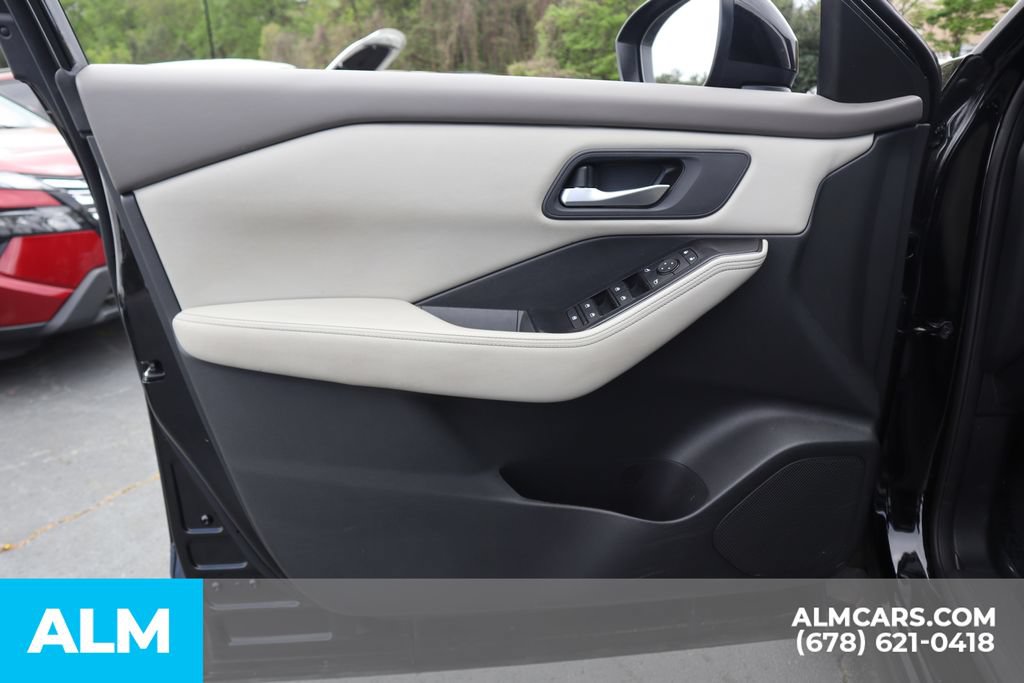 Used 2025 Nissan Rogue SV FWD image 14