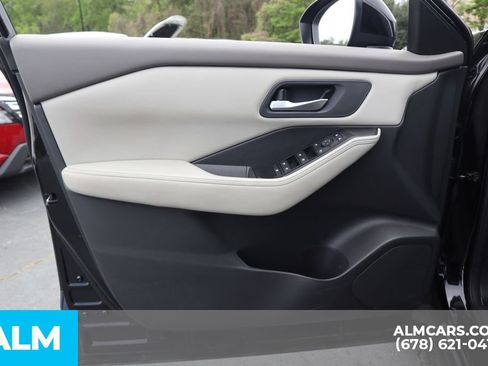 Used 2025 Nissan Rogue SV FWD image 14