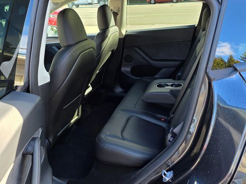 Used 2024 Tesla Model Y Long Range image 11