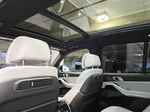 Used 2025 BMW X5 xDrive40i w/ M Sport Package image 26