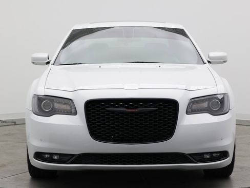 Used 2022 Chrysler 300 S RWD image 2