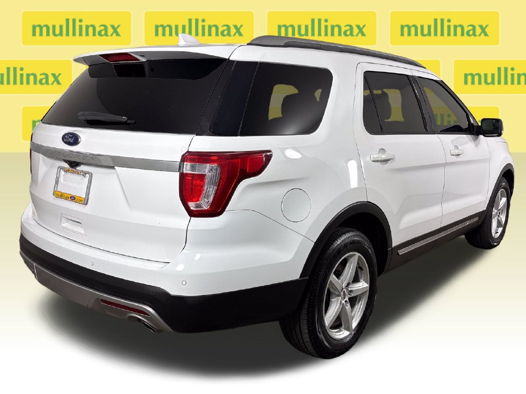 Used 2017 Ford Explorer XLT w/ Equipment Group 202A FWD image 6