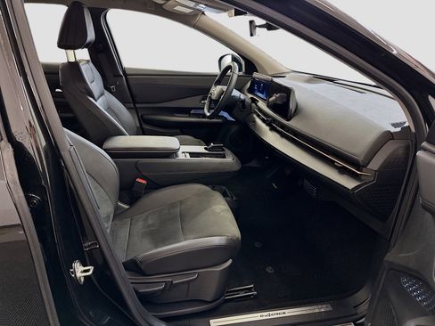 Used 2024 Nissan Ariya AWD image 32