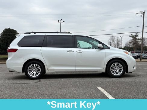 Used 2015 Toyota Sienna XLE image 10