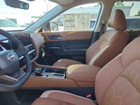 New 2026 Nissan Pathfinder Platinum FWD image 19