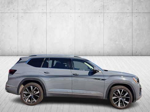 Used 2025 Volkswagen Atlas SEL Premium R-Line image 5