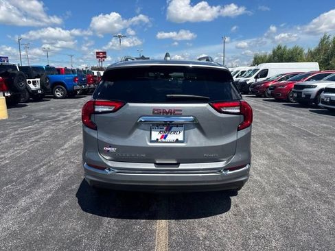 Used 2024 GMC Terrain Denali w/ Denali Premium Package AWD/4WD image 11