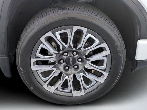 Used 2024 GMC Sierra 1500 Denali Ultimate image 9