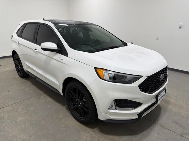 Used 2024 Ford Edge ST-Line AWD/4WD image 3