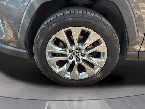 Used 2019 Toyota RAV4 Limited FWD image 46
