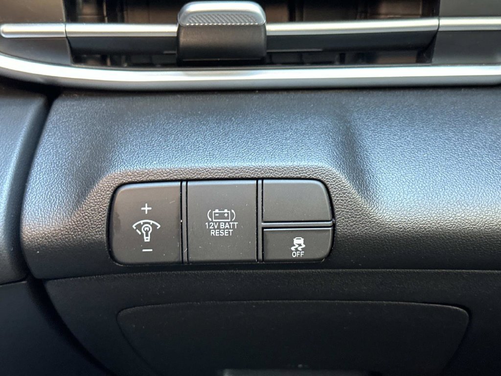 Used 2025 Hyundai Elantra Hybrid FWD image 26