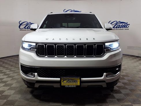 Used 2022 Jeep Wagoneer Series III w/ Premium Group I image 3