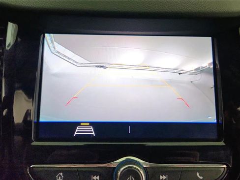 Used 2021 Chevrolet Trax LT w/ LT Convenience Package image 28