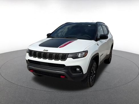 Used 2025 Jeep Compass Trailhawk image 14