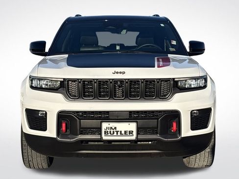 Used 2022 Jeep Grand Cherokee Trailhawk w/ Luxury Tech Group III image 11