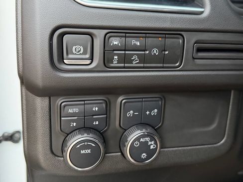 Used 2024 Chevrolet Tahoe Z71 AWD/4WD image 32