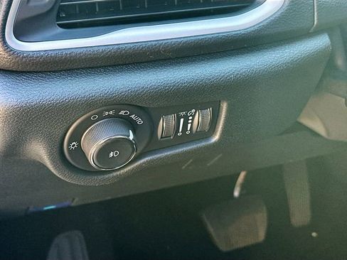 New 2026 Chrysler Pacifica Select image 11