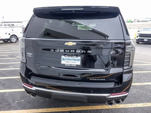 New 2026 Chevrolet Suburban Premier image 7