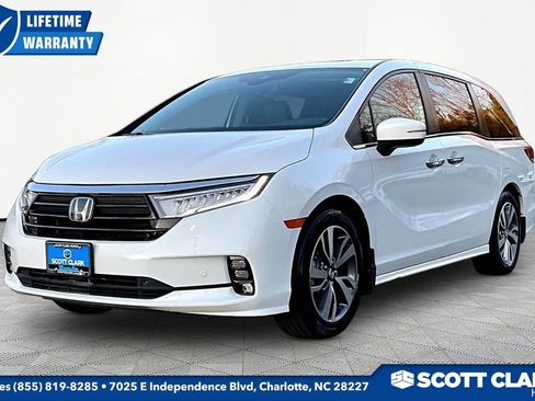 Used 2023 Honda Odyssey Touring image 3
