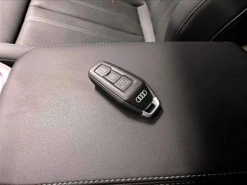Certified 2025 Audi Q5 Prestige image 11
