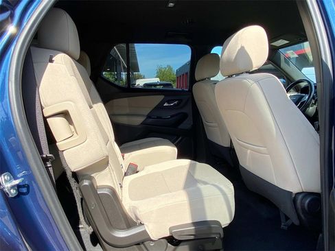 Used 2022 Chevrolet Traverse LT image 11
