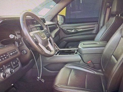 Used 2022 GMC Yukon XL Denali w/ Denali Premium Package AWD/4WD image 6