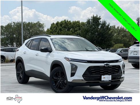 New 2026 Chevrolet Trax ACTIV w/ Sunroof Package FWD image 2