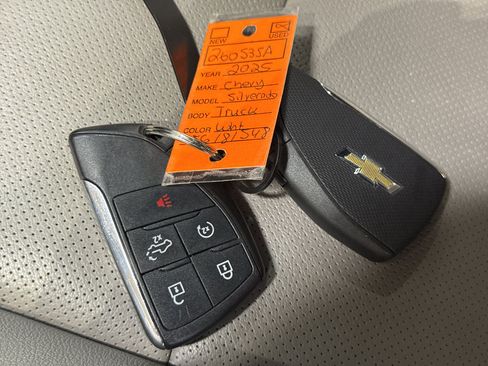 Used 2025 Chevrolet Silverado 1500 LTZ AWD/4WD image 46